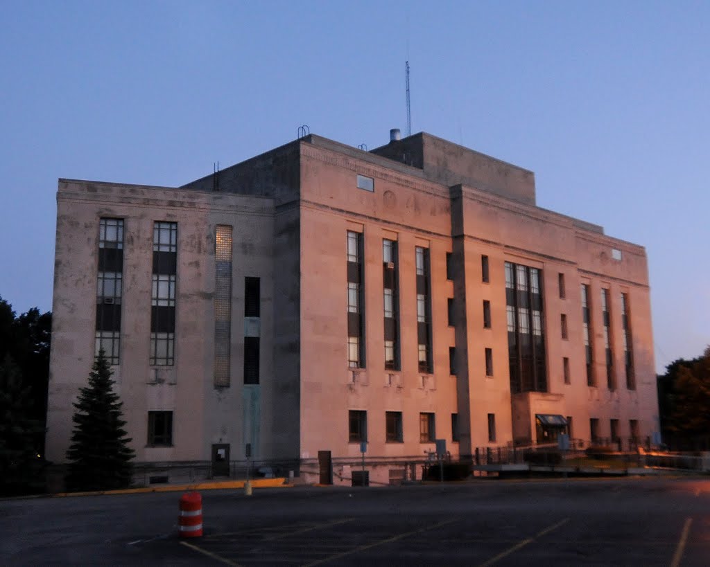 Winnebago Co. Courthouse (1937) Oshkosh WI 7-2014, Ошкош