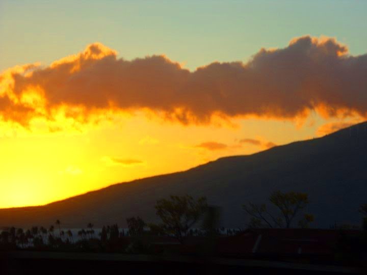Sunset behind the West Maui Mountains, Ваикапу