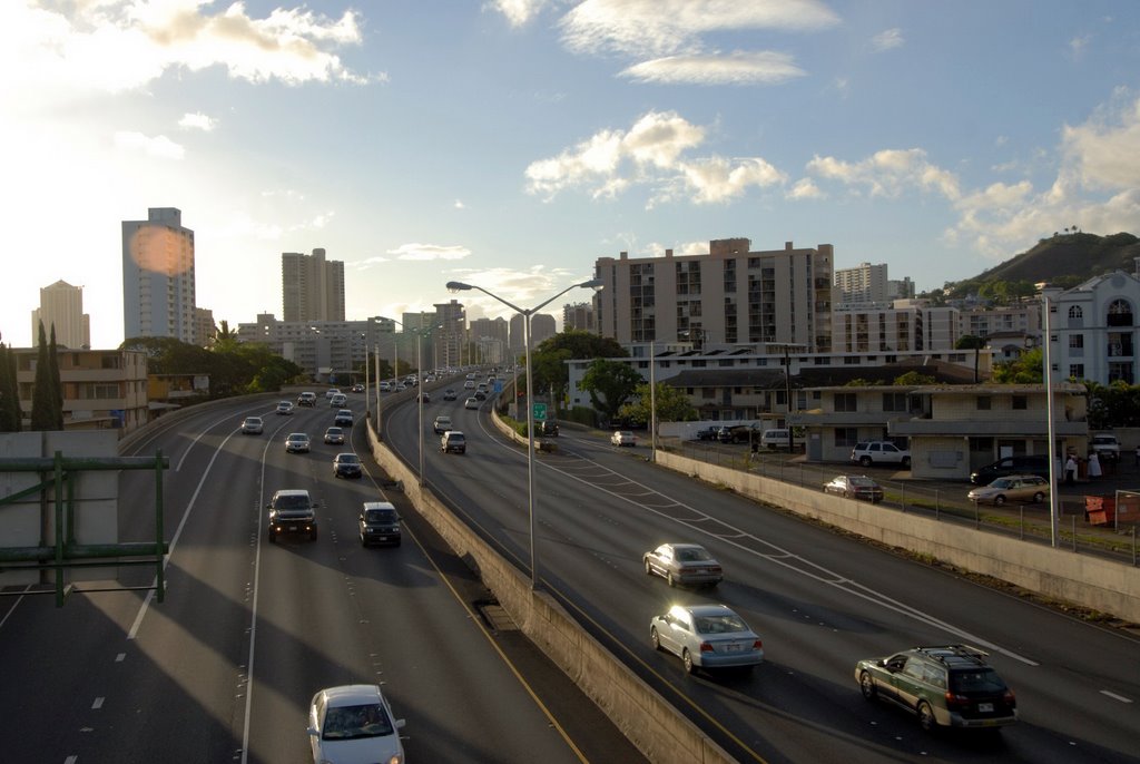 Keeaumoku Street overpass towards downtown Honolulu, Гонолулу