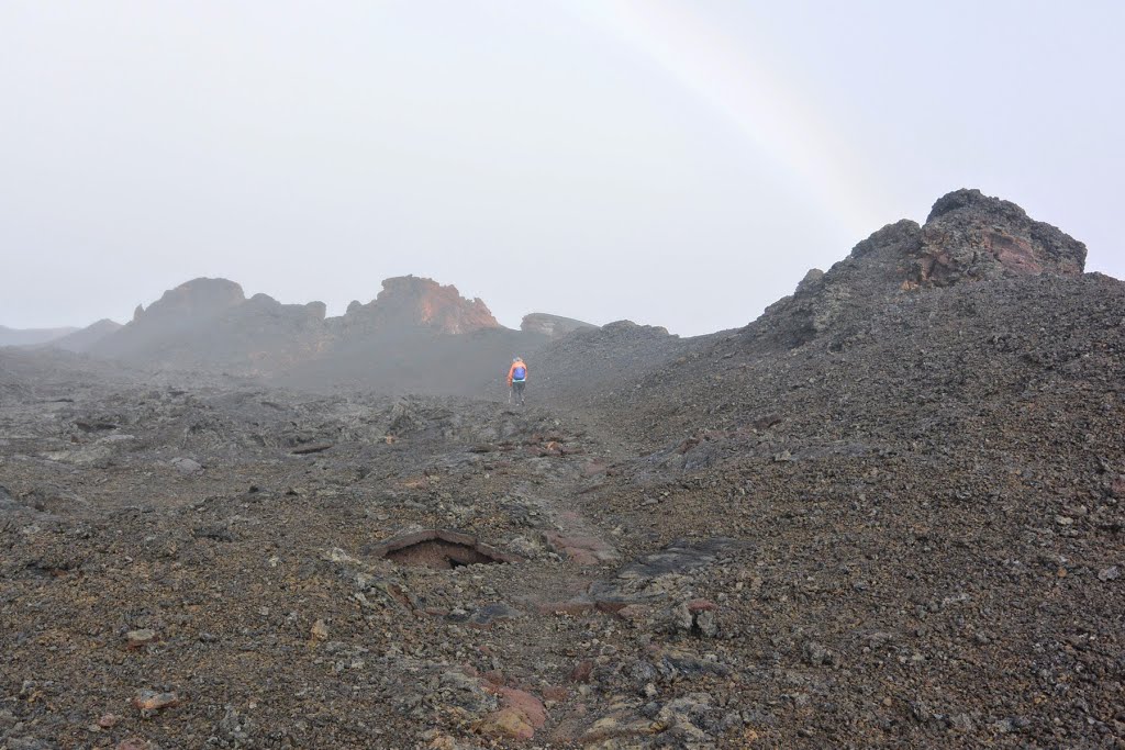 2014-05-01 A hiker by some ancient lava fissure under rainbow., Канеоха