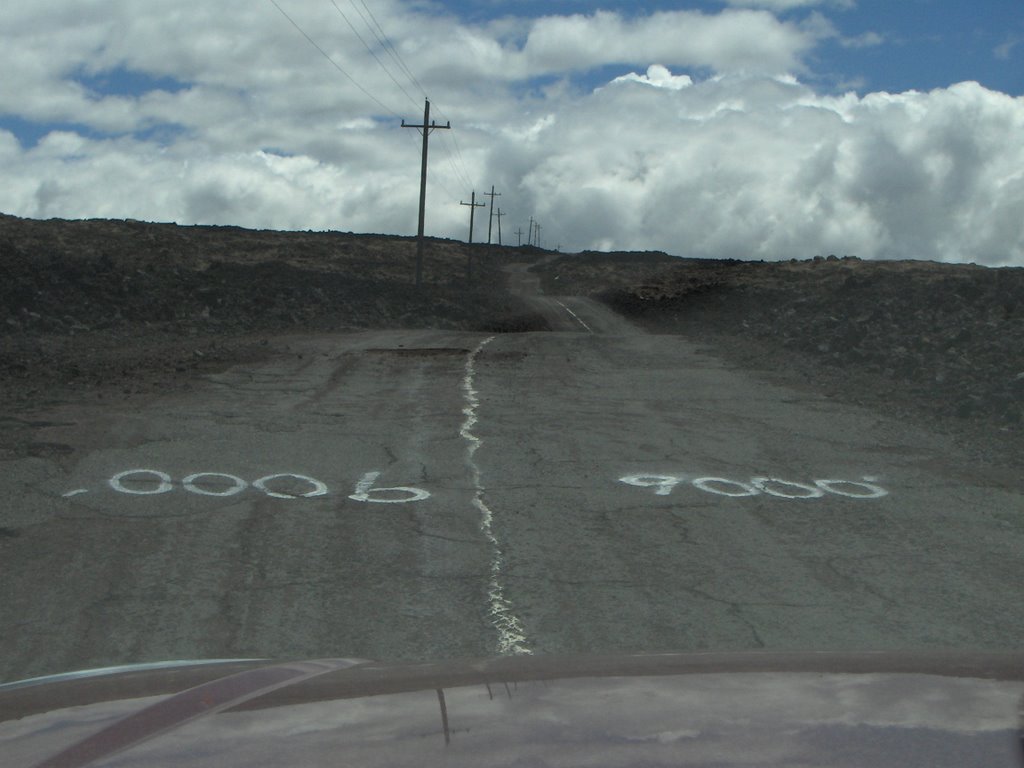 Road to Mauna Loa Observatory at 9000 feet (2743m), Канеоха