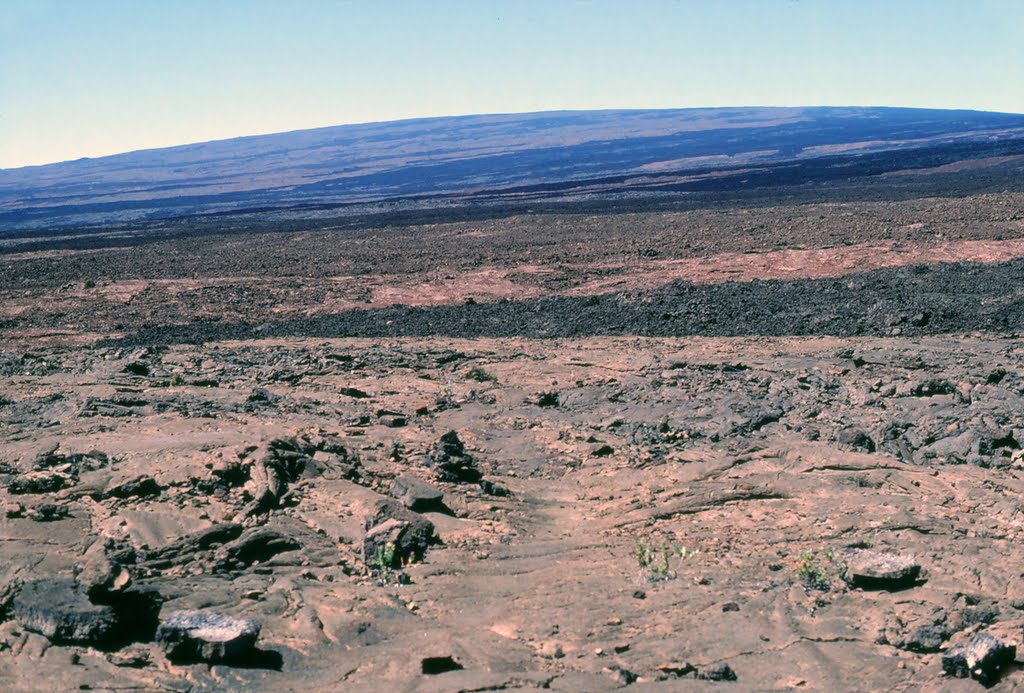 Mauna Loa summit in distance from the NE rift zone trail.  The hike is 18 miles one way between the end of Mauna Loa Road and the summit cabin., Канеоха