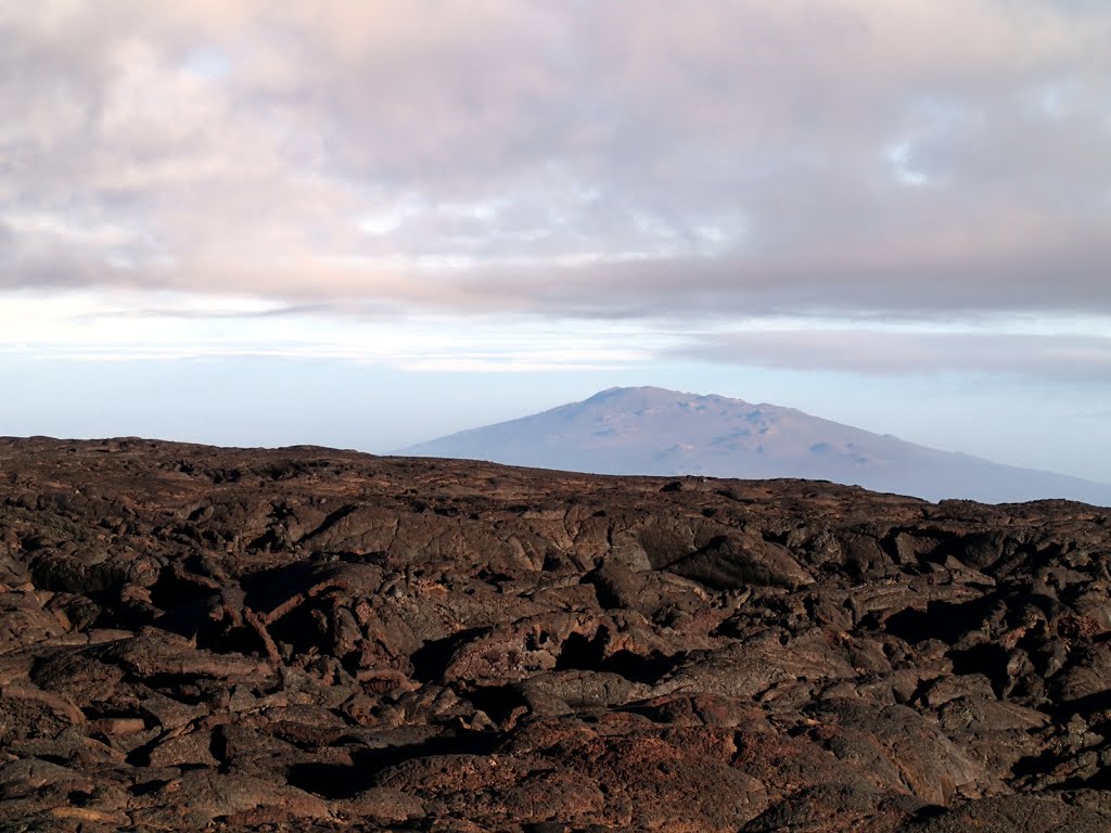 2013-05-06 Hualalai volcano from the northern mid-slope of Mauna Loa., Лиху