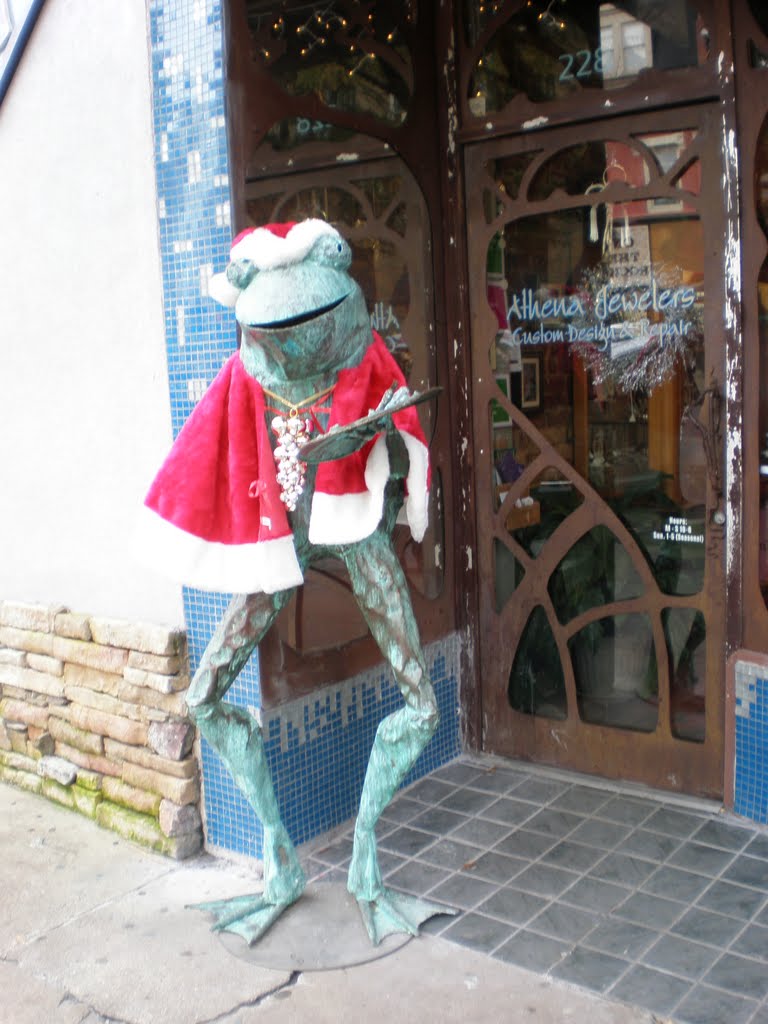 frog statue and art deco door, Атенс