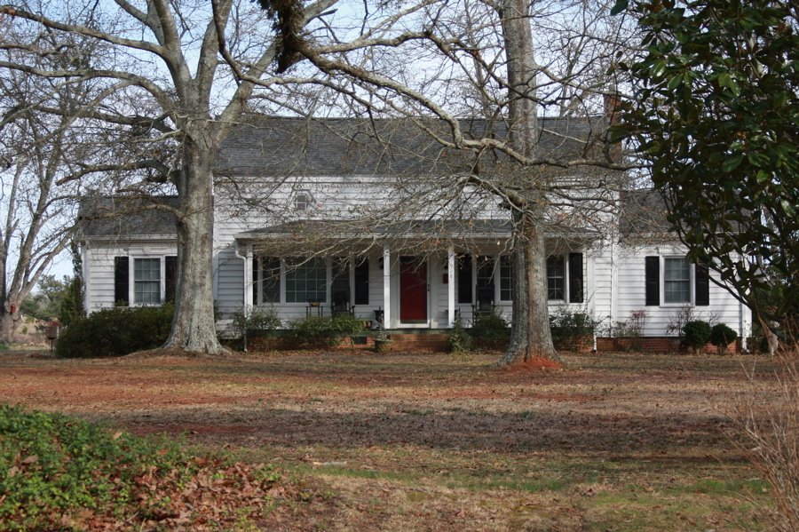 The Garland House was built in the early 1800s on the western edge of THE ROCK Georgia, with its dormer windows and original timbers.  The Garlands were famous for breeding racehorses and had their own racetrack which attracted many horse breeders to thei, Вена