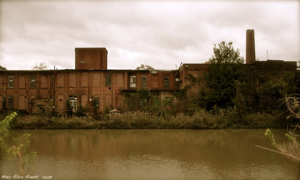 The old Atlantic Cotton Mill, Вхигам