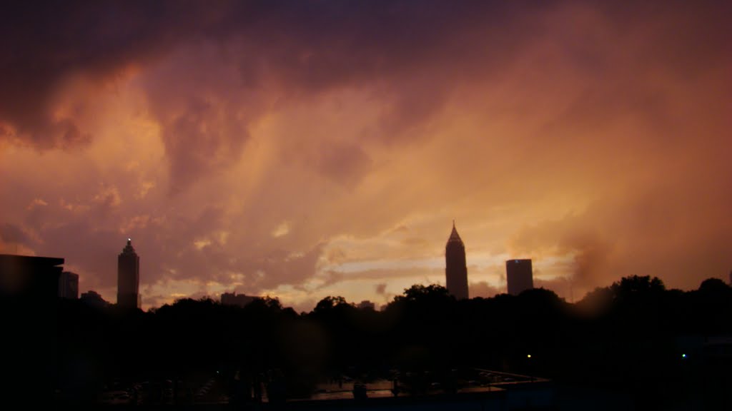Fire Sky during a storm in Atlanta, Грешам Парк