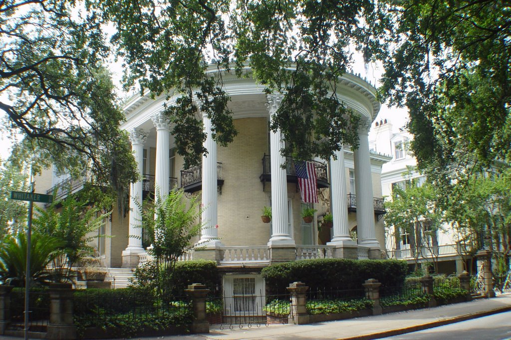 McNeil-Mett mansion, one of the nicest neo-classical revival mansions in the south, Forsyth Park (7-2009), Саванна