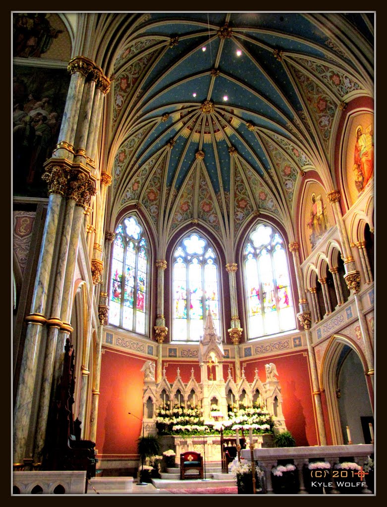 The Beautiful interior of the Saint John The Baptist Cathedral in Historic Downtown Savannah, Georgia, Саванна