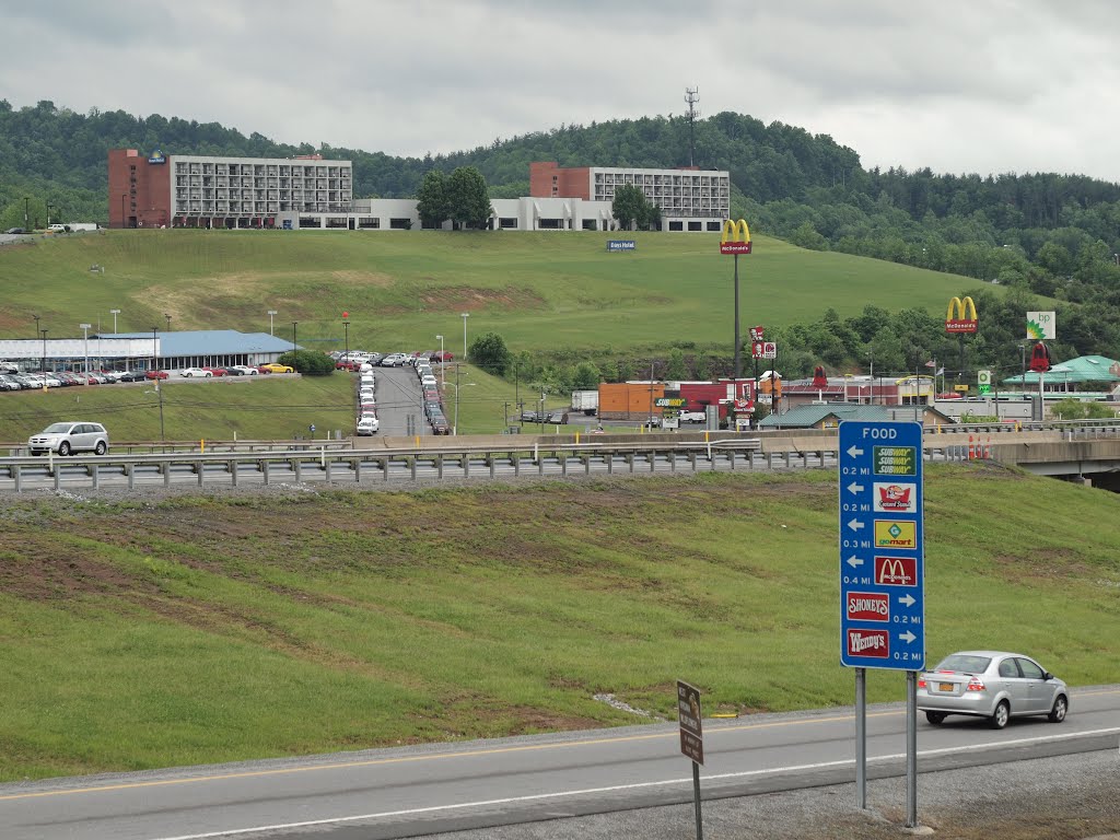 South Bound off ramp 3, Flatwoods WV by Andrew Smith, Вилинг