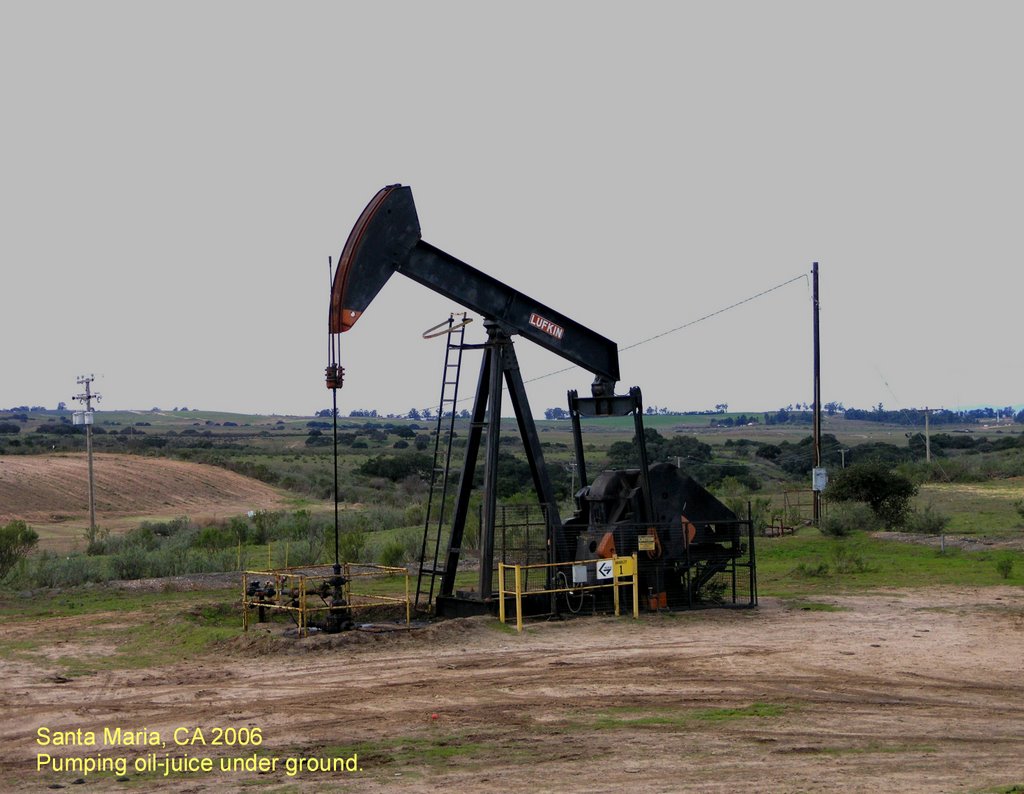 An oil pump in Santa Maria, CA, Гари