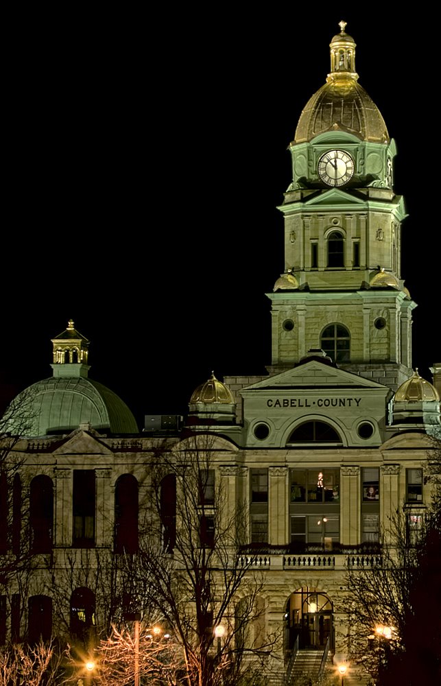 Cabell County Courthouse at Night, Хунтингтон