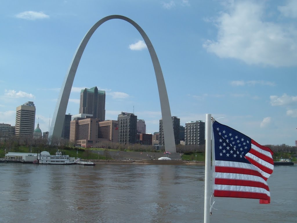 Apr 2007 - St. Louis, Missouri. The Arch and The Flag., Сент-Луис