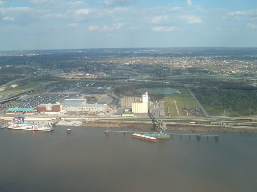 Apr 2007 - St. Louis, Missouri. The Illinois side of the river from atop the Gateway Arch., Сент-Луис