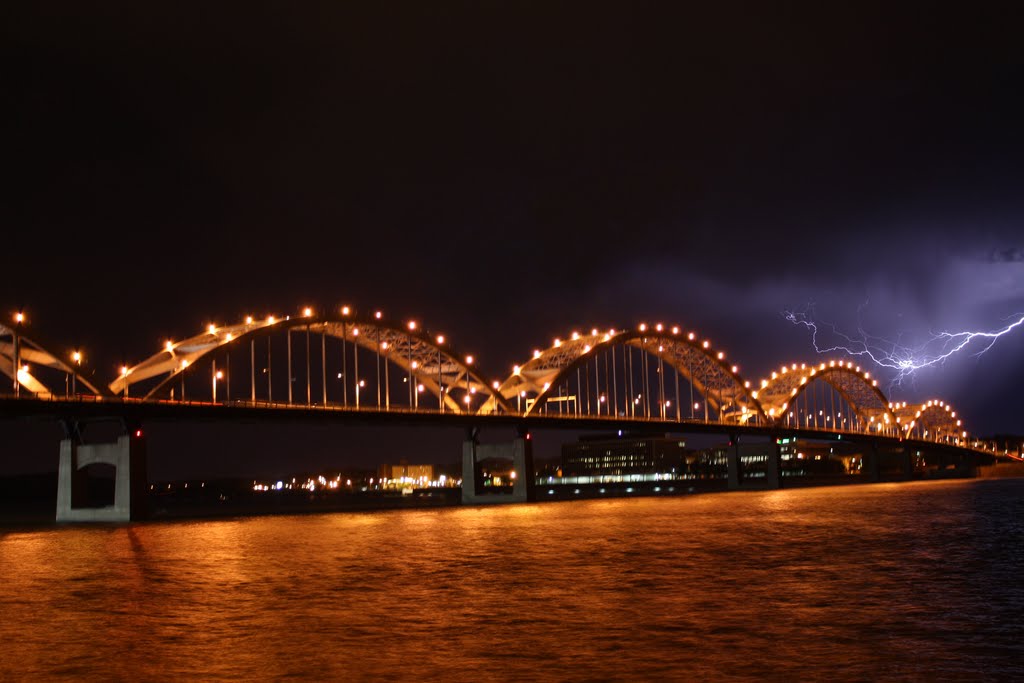 Lightning over Centennial Bridge, Аледо