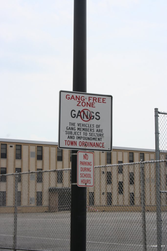 Cicero, Illinois- Gang Sign, Бервин