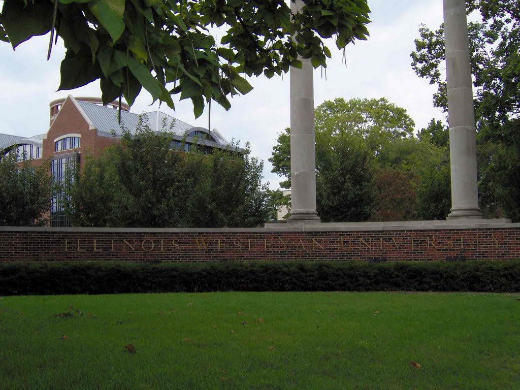 Illinois Wesllyan University, GLCT, Блумингтон