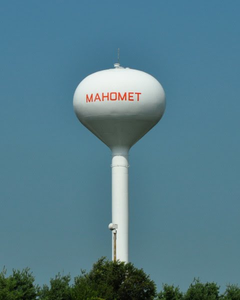 Water tower in Mahomet, IL, Бондвилл