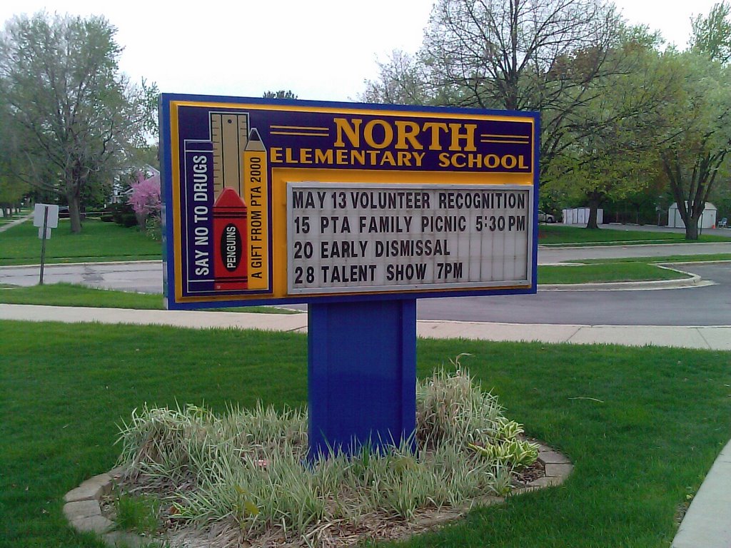 North School sign, Вилла-Парк