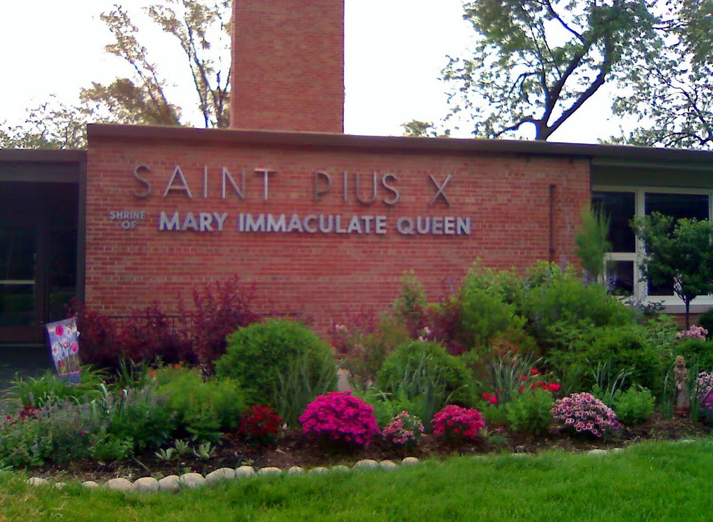 St. Pius X Church, Shrine of Mary Immaculate Queen in Lombard, Вилла-Парк