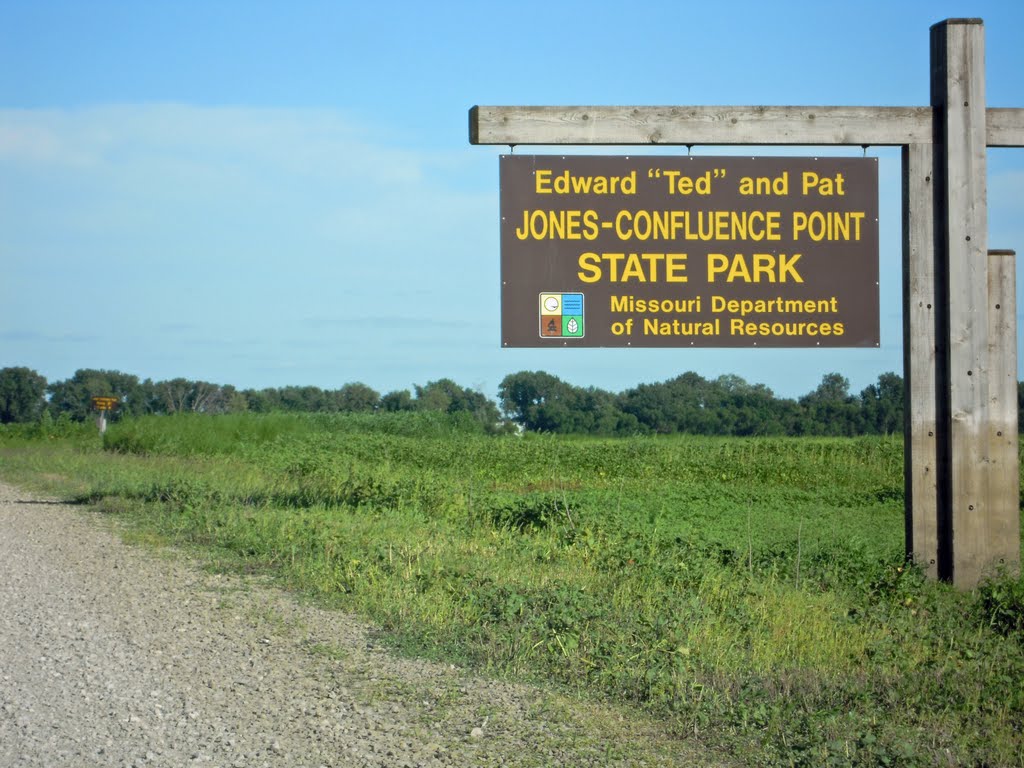 Entrance to Edward "Ted" and Pat Jones Confluence Point State Park, West Alton, Missouri, Вуд Ривер