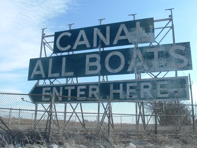 Sign at north end of Chouteau Island, Вуд Ривер