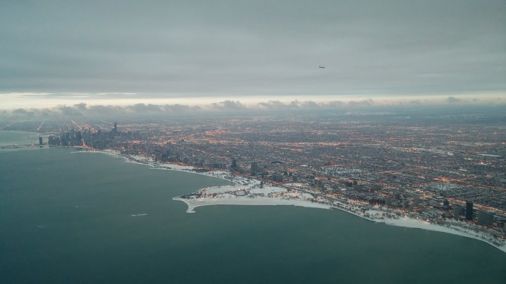 Winter View of Downtown Chicago and Lake Michigan Coast Line at Dusk, Еванстон