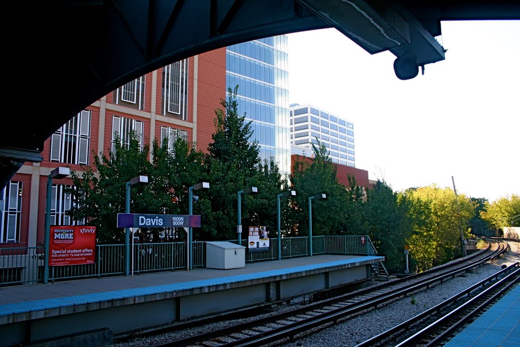 The "L" Davis Station, Evanston, IL, Еванстон