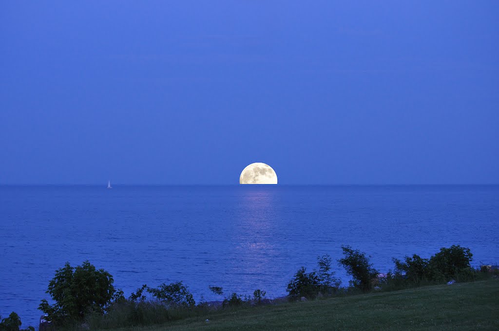 (Super) Moon rising over Lake Michigan, Еванстон