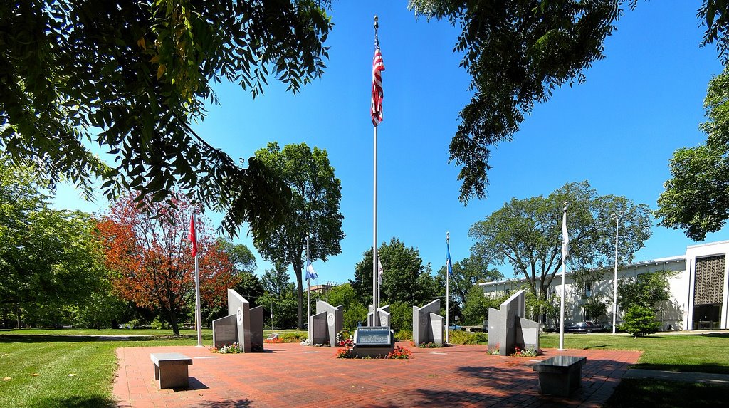 Elmhurst Veterans Memorial, Елмхурст