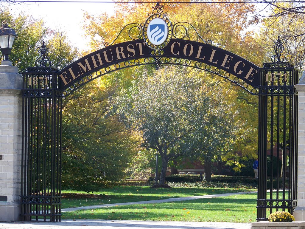 Elmhurst College Campus Entrance, Елмхурст
