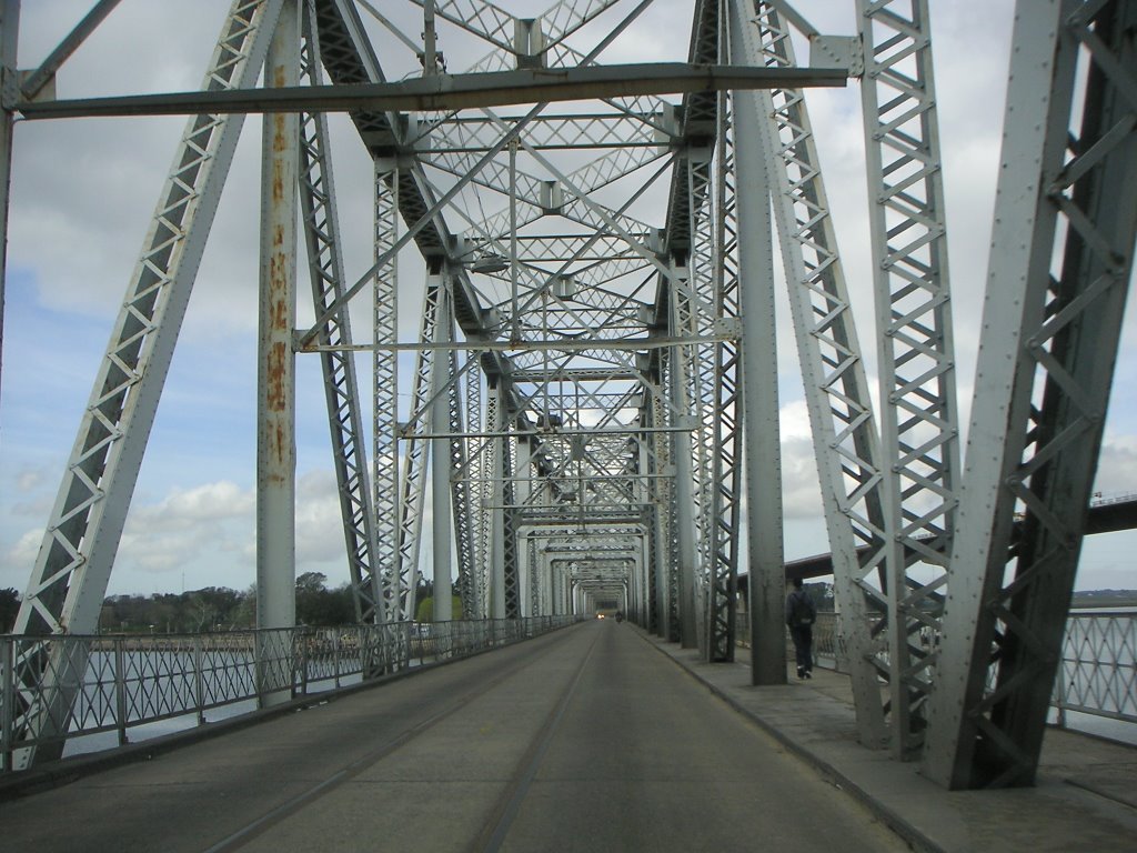 Puente de acero sobre Río Santa Lucía, San José, Кантон