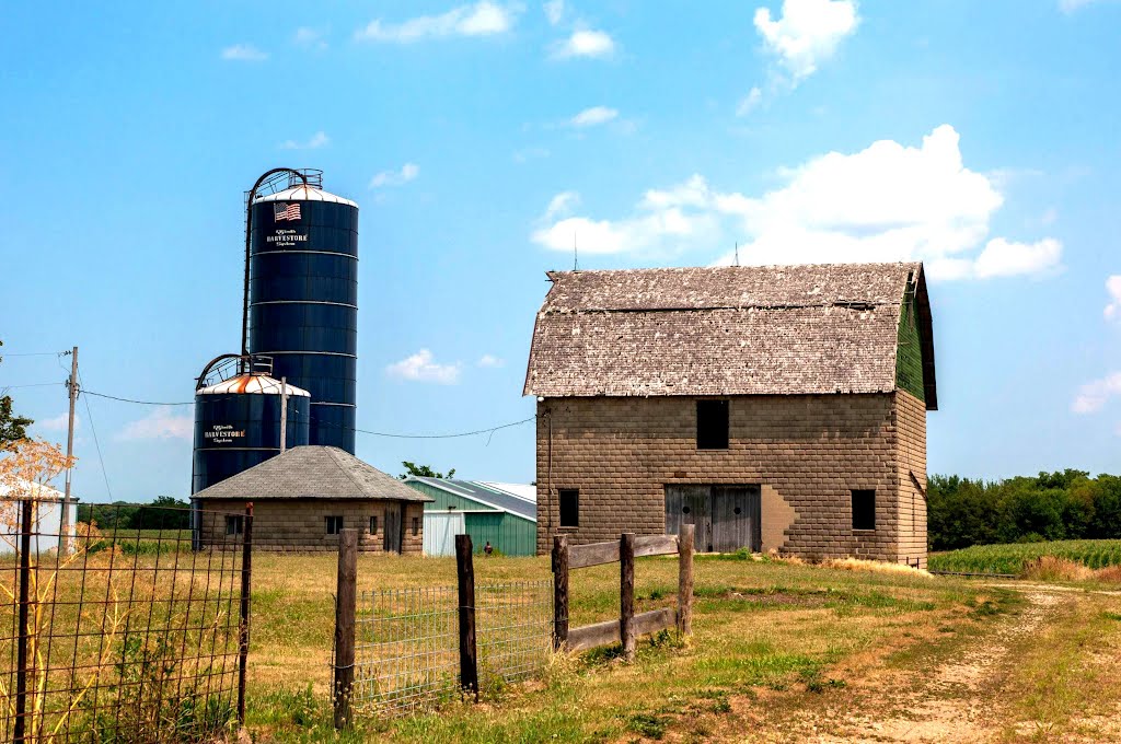 Barn with silos, Кантон