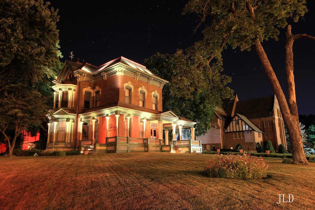 Victorian Home on Maine Street at Night, Куинси