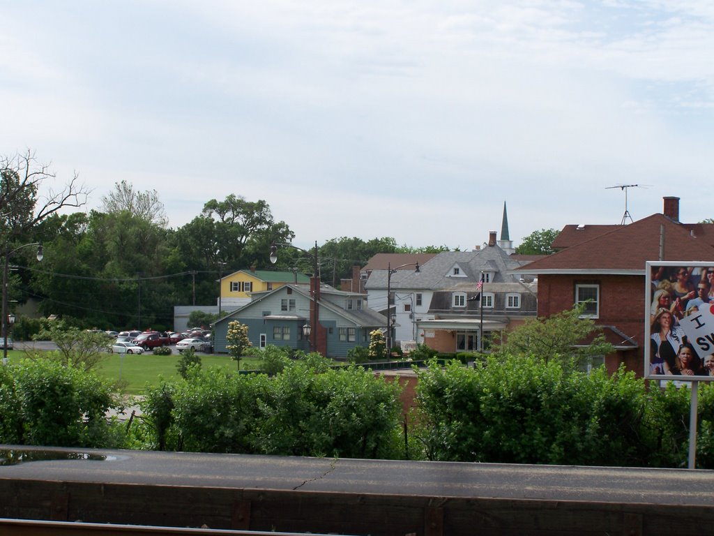 Looking south from Lombard metra station, Ломбард