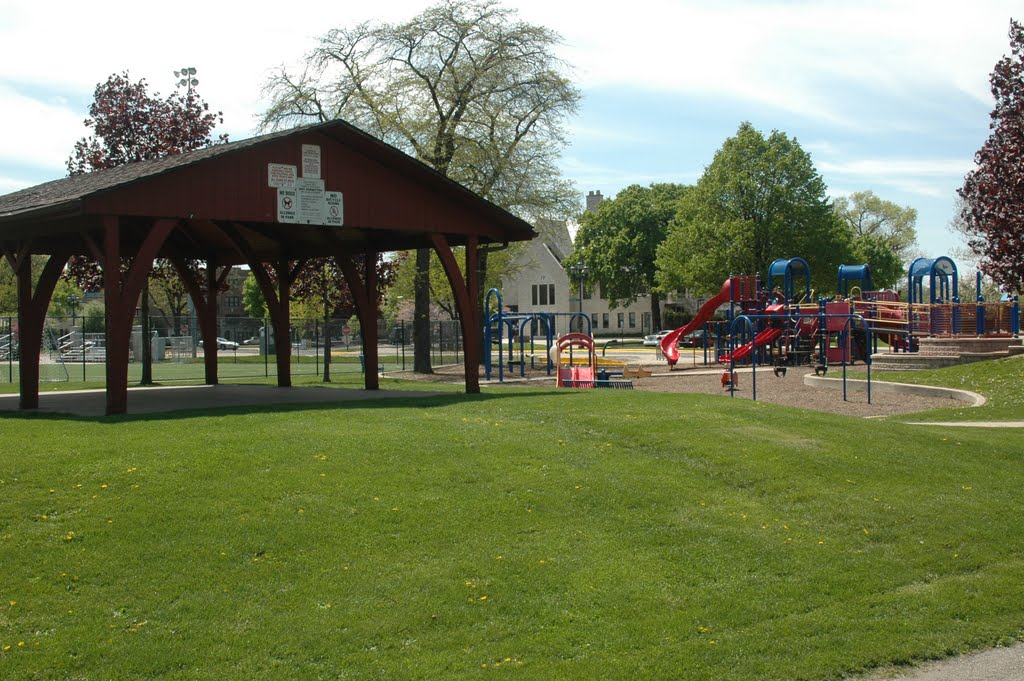 Forest Park, IL - The Pavilion and Playground, Ривер Форест
