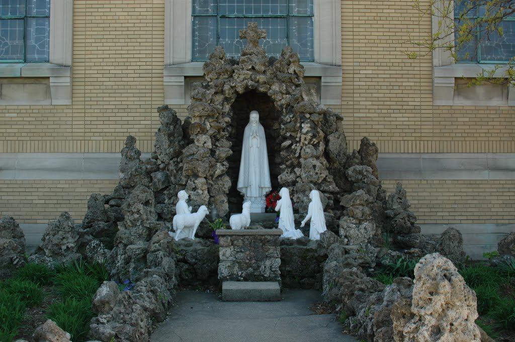 Forest Park, IL - Grotto of the Virgin Mary, St. Bernadine Catholic Church, Ривер Форест