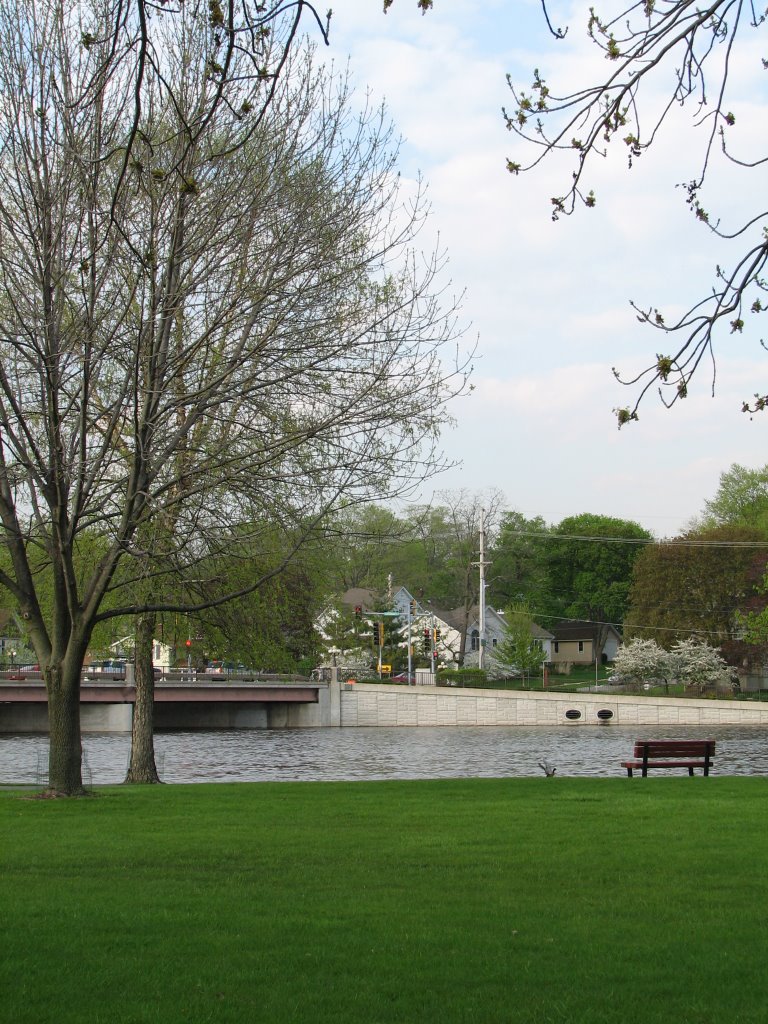 Mount St. Marys Park by the Fox River in St. Charles, Сант-Чарльз