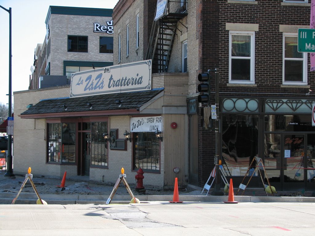 Construction on the La zaza trattoria in downtown St. Charles, Сант-Чарльз