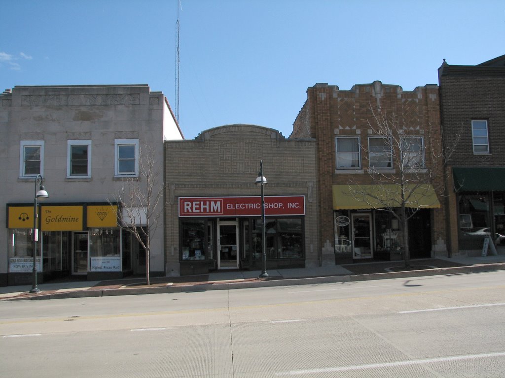 Stores on Route 64 in downtown St. Charles, Сант-Чарльз