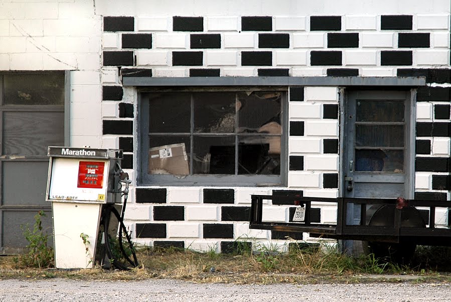 Old Gas Station Along Rt. 66, Edwardsville, IL, Саут-Роксана