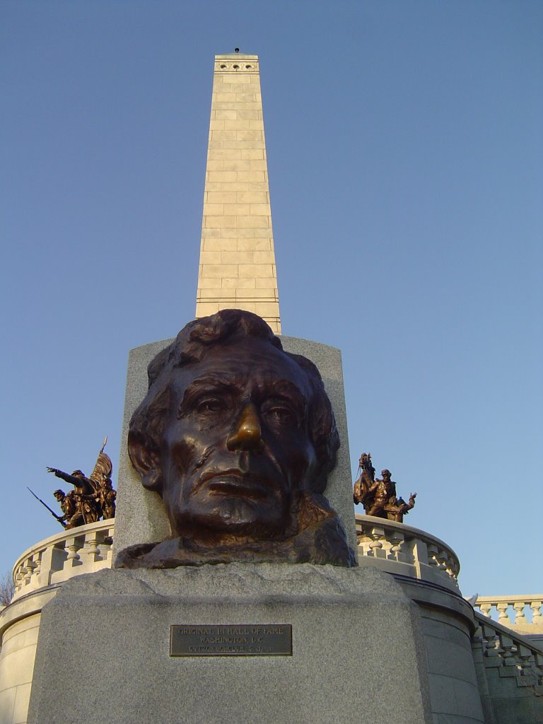 Lincolns tomb, everyone wants to rub his nose., Спрингфилд