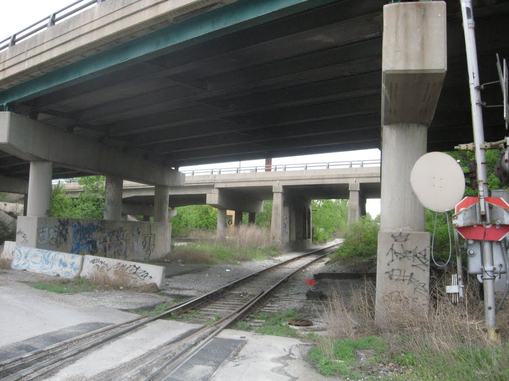 Railroad under the Bridge, Стикни