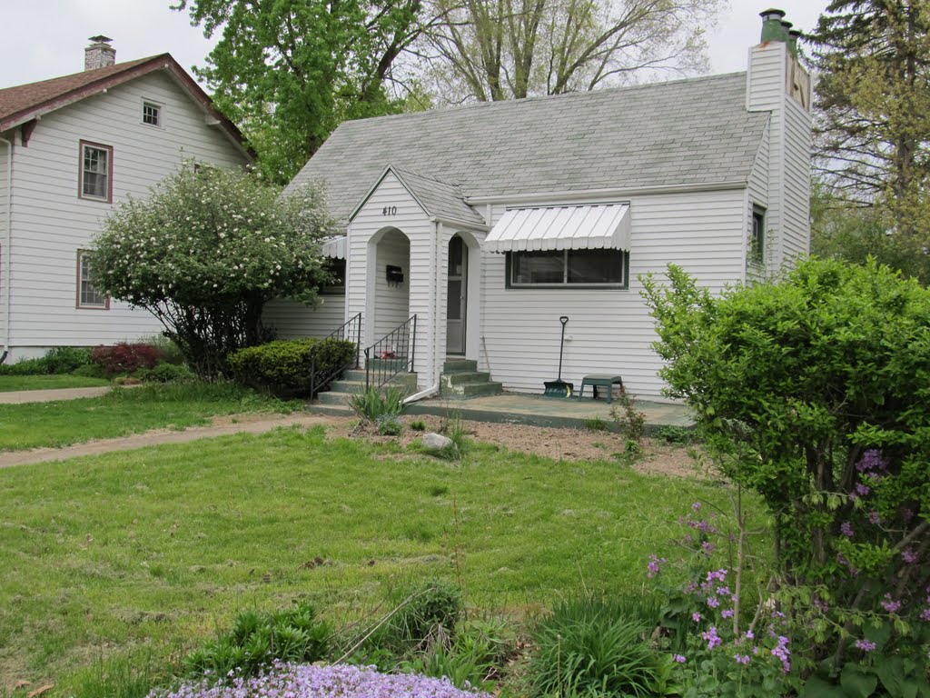Roger Eberts childhood home. May 2011., Урбана