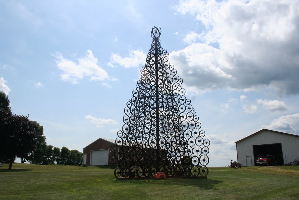Xmas tree from steel wheels, Фрипорт