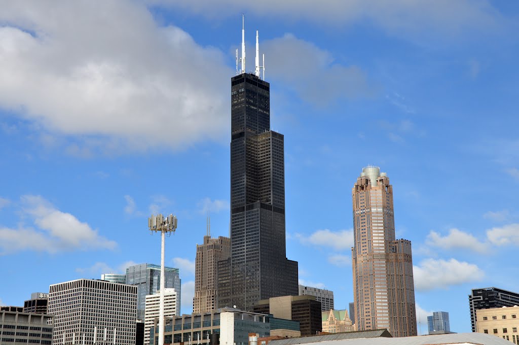 Willis / Sears tower - Wild Chicago weather 4 PM 26 Sept 2012<<<same day, Чикаго