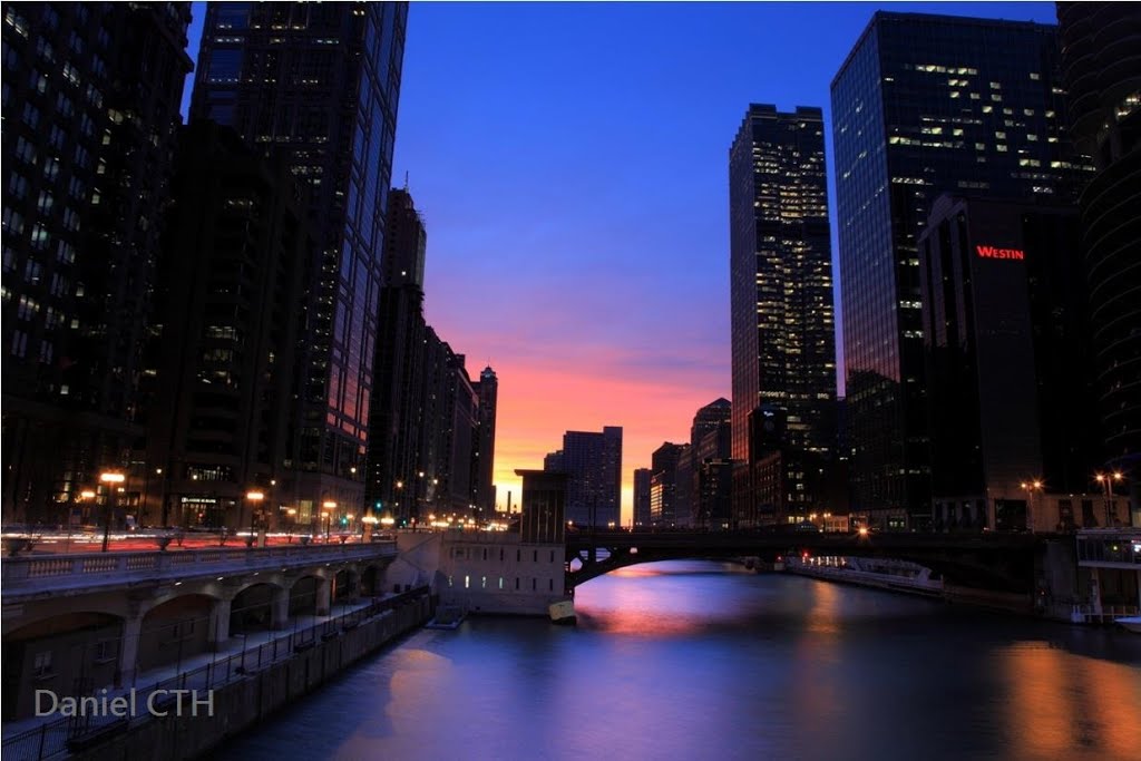 Sunset Skimming Chicago River - Illinois, USA, Чикаго