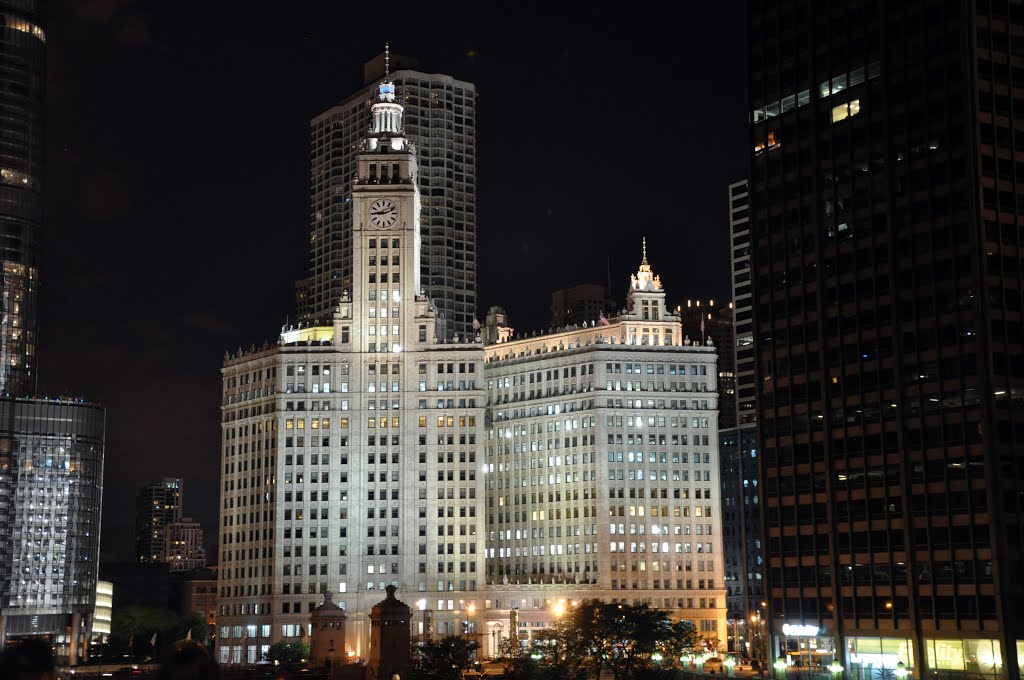 Wrigley Building @ night, Чикаго