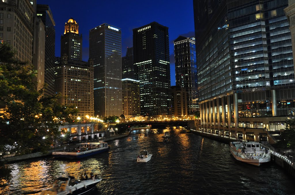 Chicago river / Magnificient Mile @ night, Чикаго
