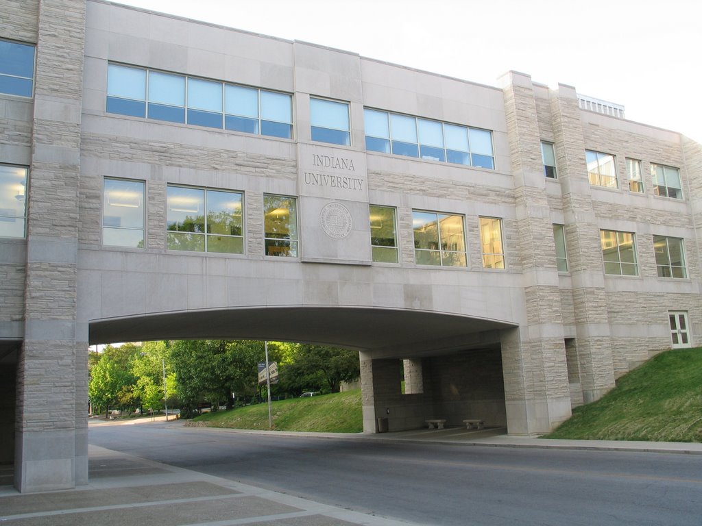 Campus of Indiana University (Kelly School of Business skywalk), Блумингтон